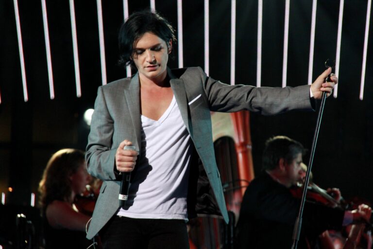 Brian_Molko_in_the_European_Parliament